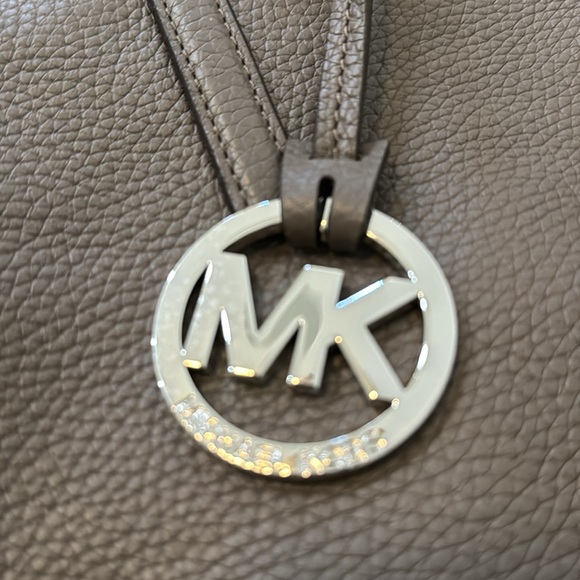 NWT Michael Kors Large Izzy Tote in Gray - Picture 3 of 7
